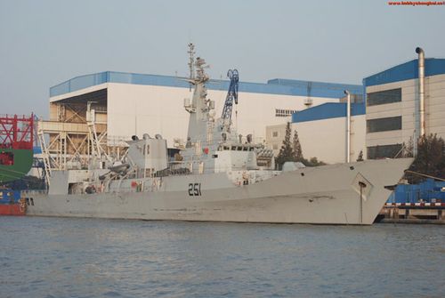 中国为巴制造的首艘F-22P护卫舰将于今年服役